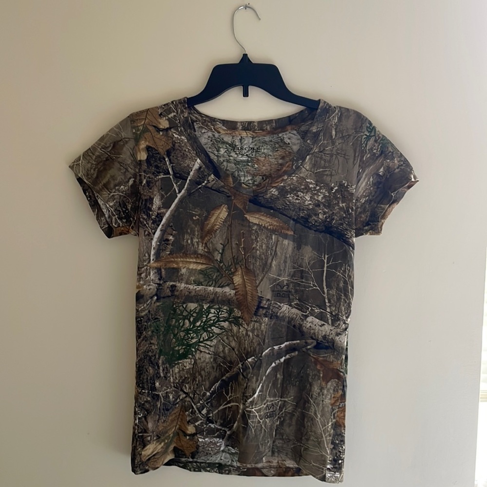 CAMO WOMEN’S V-NECK